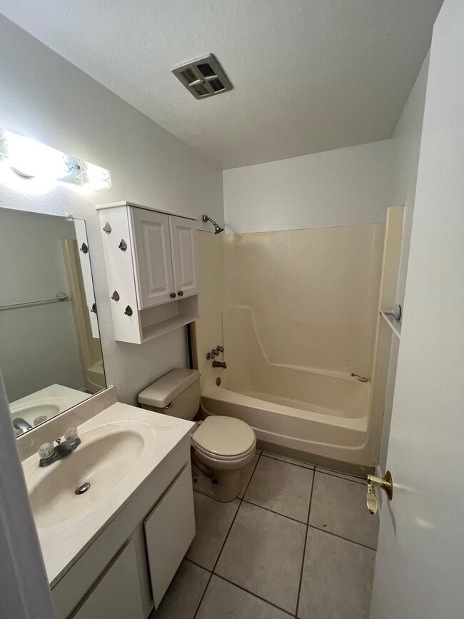 Building Photo - 420 Westwood Dr