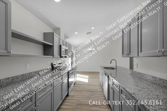 Building Photo - 678 Walkertown Dr