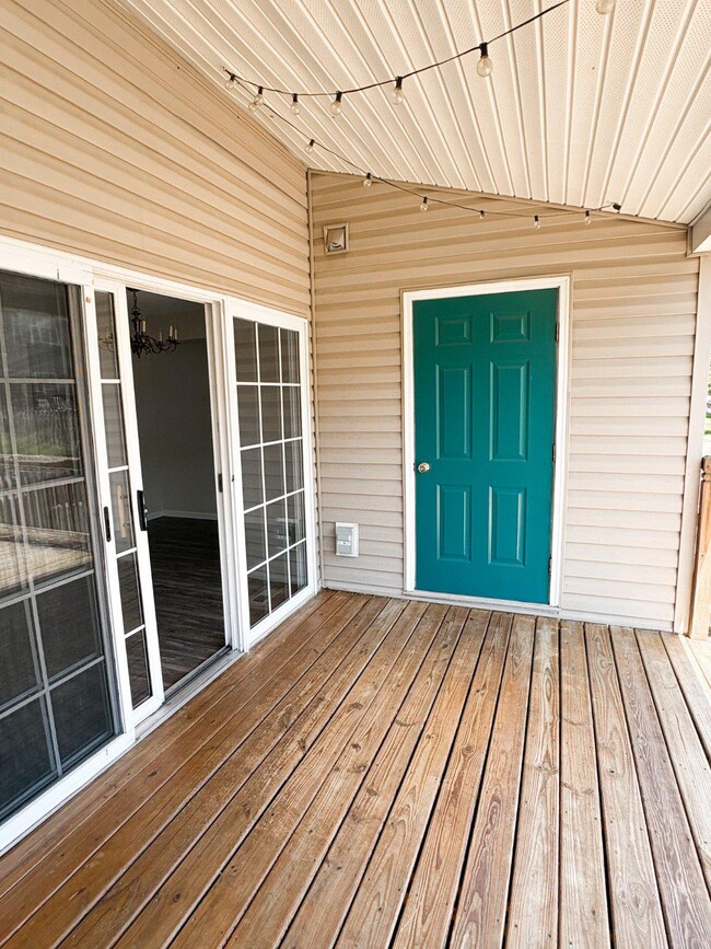 Building Photo - 180 Deer Run Ct