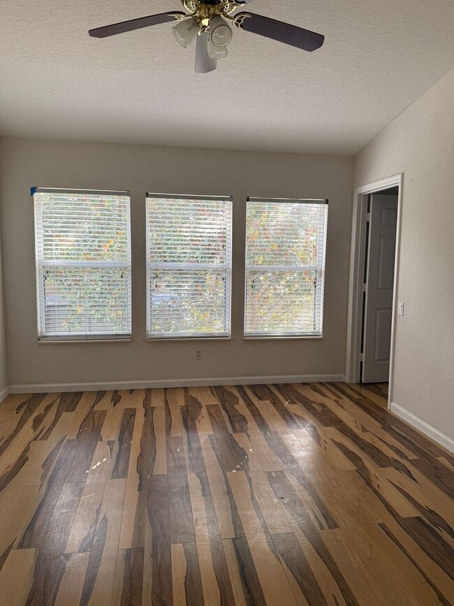 Building Photo - 3 Bed 2.5 Bath Townhouse For Rent in Metro...