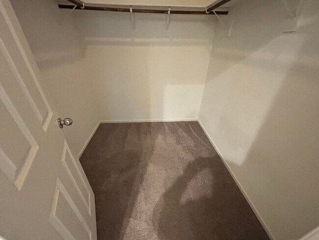 Building Photo - Beautiful Gated 3-Bed, 2.5-Bath Townhome i...