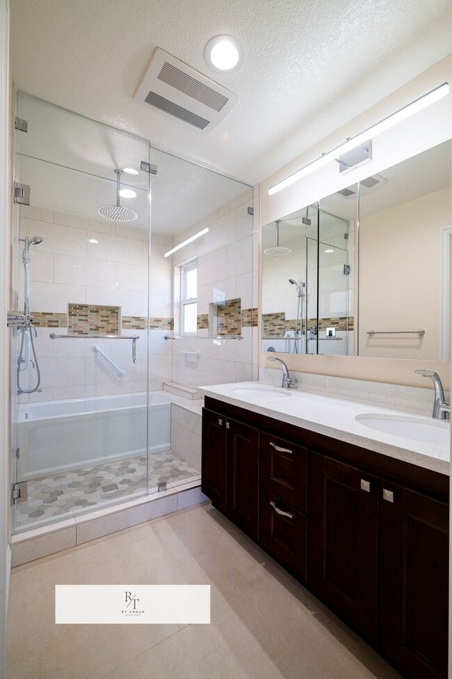 Building Photo - Stunning Remodeled Home in Walnut Valley U...