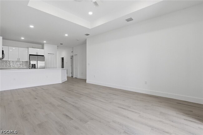 Building Photo - 721 Ivan Ave S