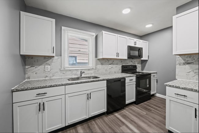 Building Photo - N. Temple