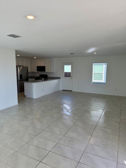 Building Photo - 9001 Thrasher Trl