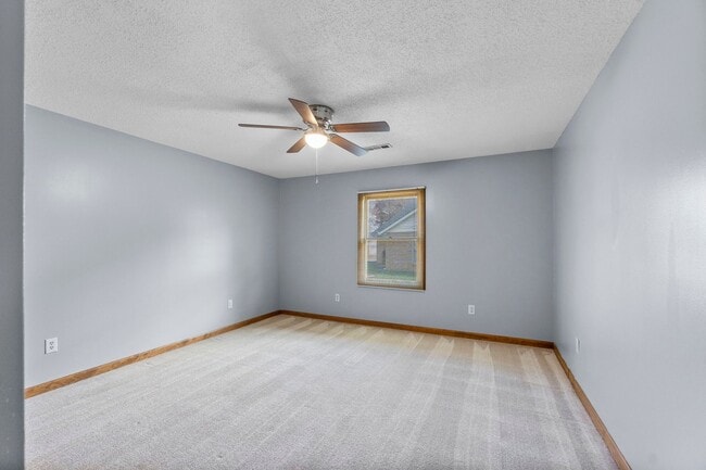 Building Photo - 3707/3709 Stonebridge Dr