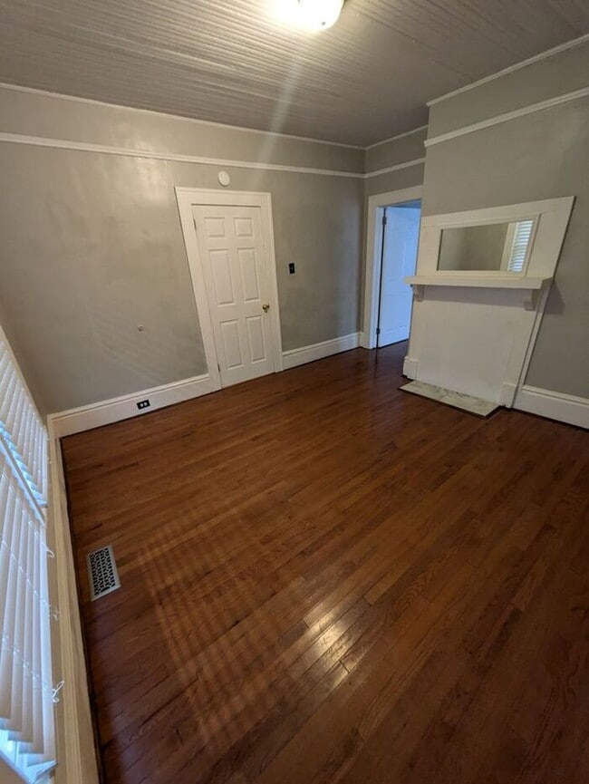 Building Photo - 3BD2BA Home in Newton