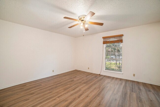 Building Photo - 1608 San Antone Ln