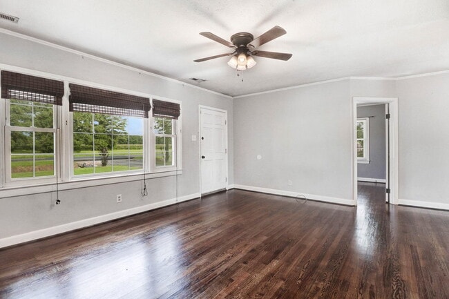 Building Photo - RENOVATED 2 BR, 1.5 BA W/ DETACHED GARAGE/ STORAGE - PIKEVILLE SCHOOLS