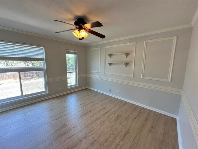 Building Photo - 6501 E Hill Dr