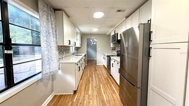 Building Photo - 1916 N Hastings St