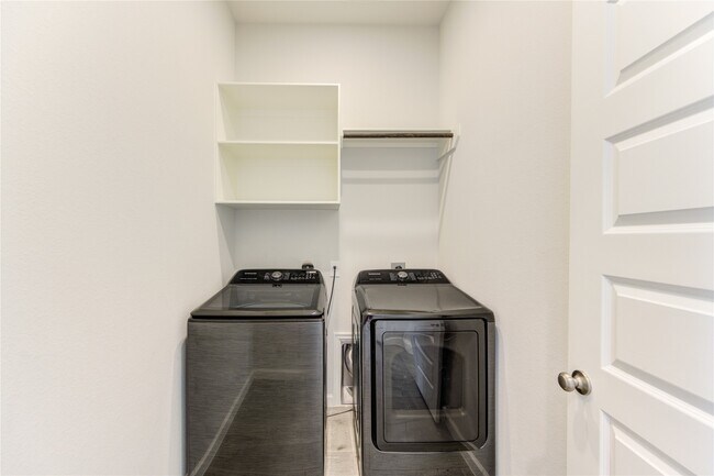 Building Photo - 6027 Painted Plains Ln