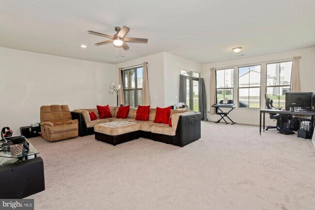 Building Photo - 944 Basswood Dr