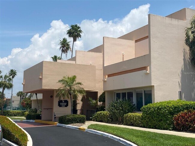 Building Photo - 7400 Sun Island Dr S