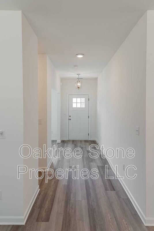 Building Photo - 3378 Skyland Dr