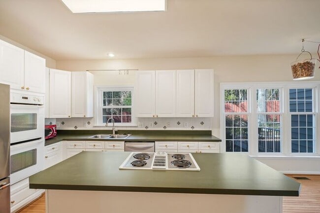 Building Photo - 655 Lancaster St