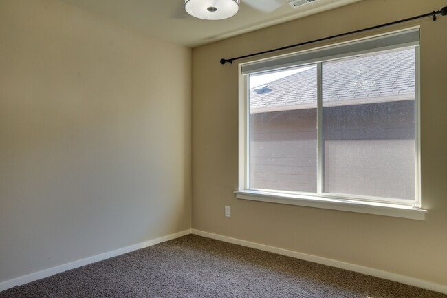Building Photo - Luxury Oakleigh MainVue Home