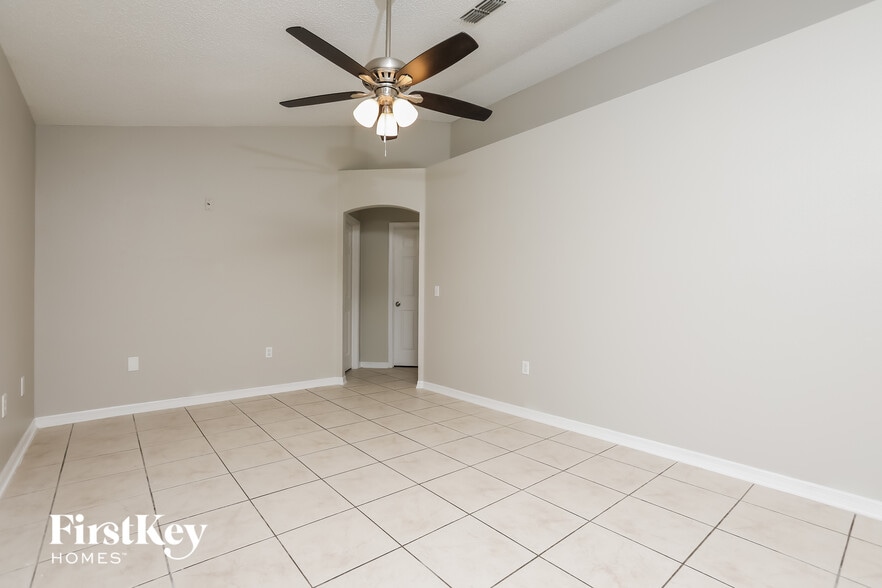 Building Photo - 662 Armadillo Dr