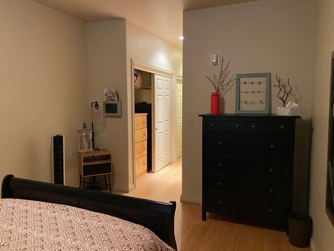 Building Photo - Fully furnished rental in downtown Anchorage