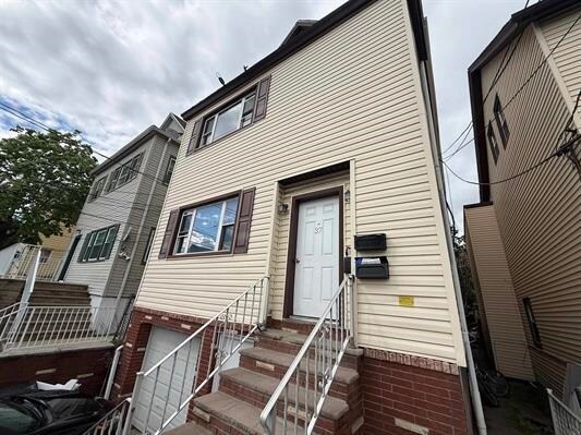 Building Photo - 37 E 49th St