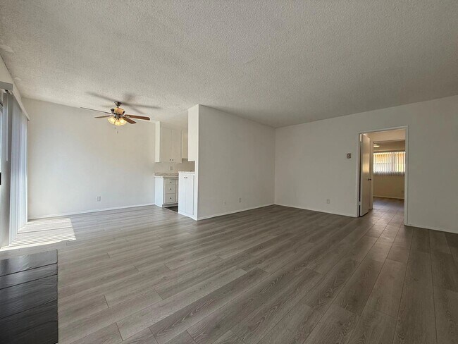 Interior Photo - 10856 Rose Avenue,
