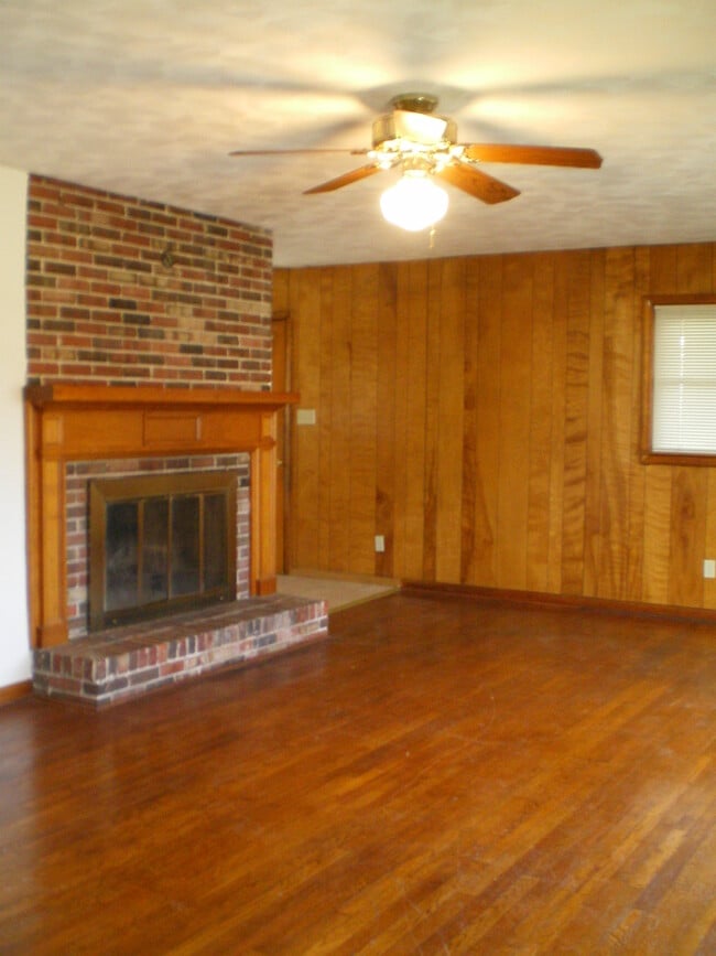 Building Photo - 1291 Brown Ave