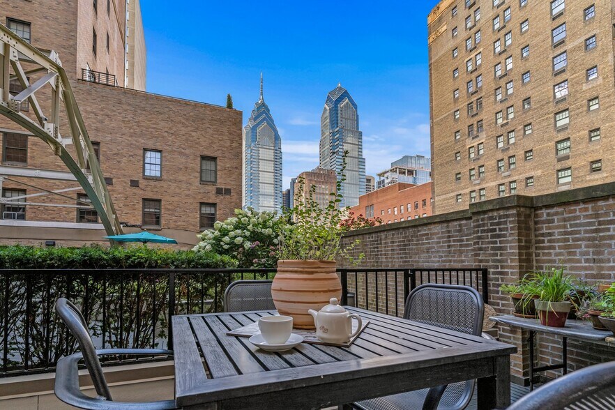 Building Photo - 225 S 18th St