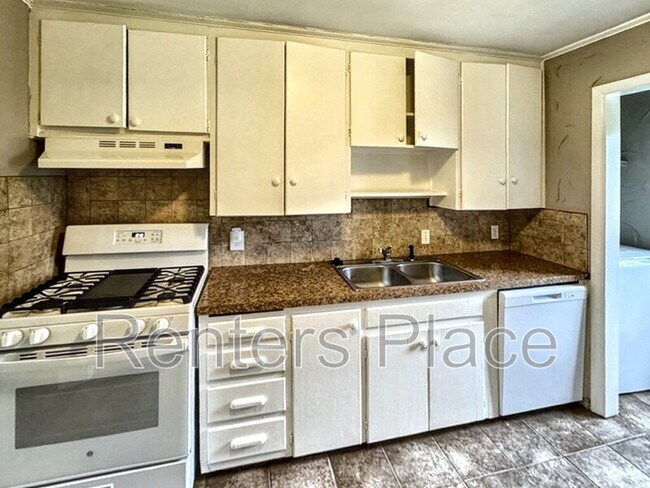 Building Photo - 955 E 37th Pl