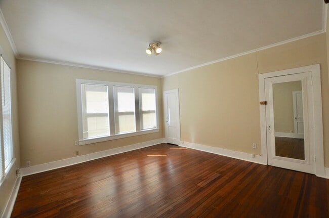Building Photo - FOR LEASE! 3 BR - 1 BA - 1 Car Garage - 1,...