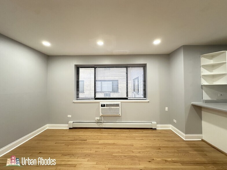 Building Photo - 6967 N Sheridan Rd