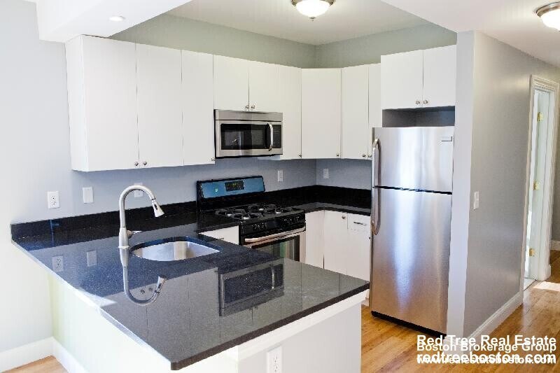 Building Photo - 23 Evergreen St