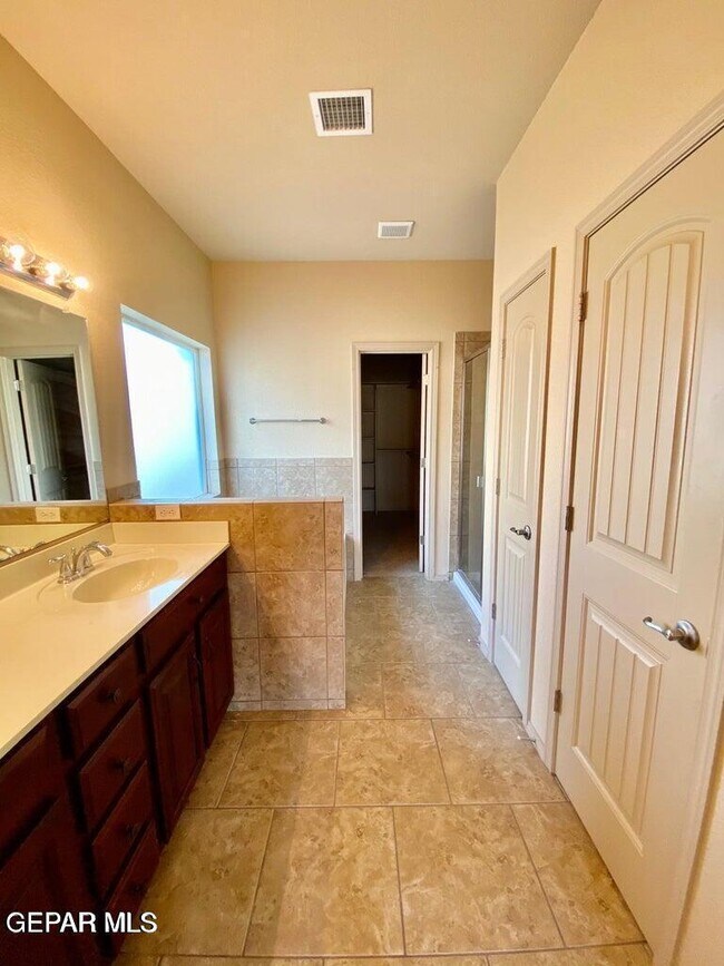 Building Photo - 14277 Desert Sky Dr