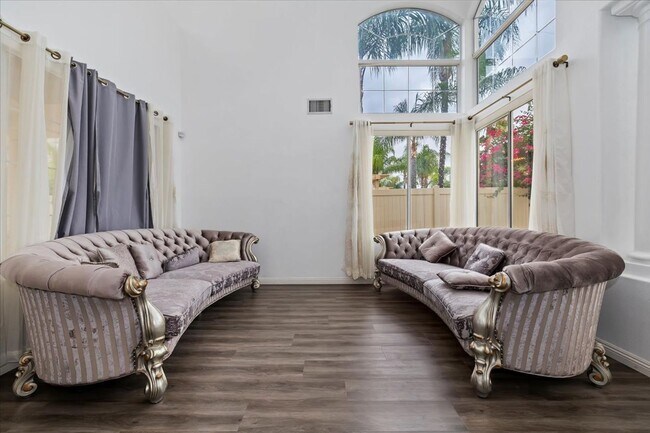 Building Photo - Lakefront Home for Lease – Panoramic Views...