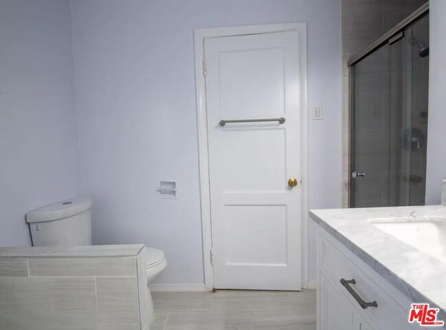 Building Photo - 5913 Overhill Dr