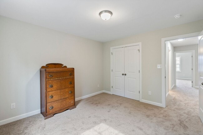 Building Photo - READY NOW! Spacious 5 bedroom w Bonus & 3.5 Bath Two Story Home on Cul-de-sac