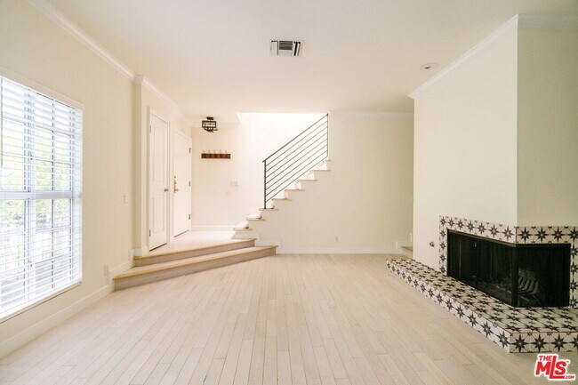 Building Photo - 141 N Clark Dr