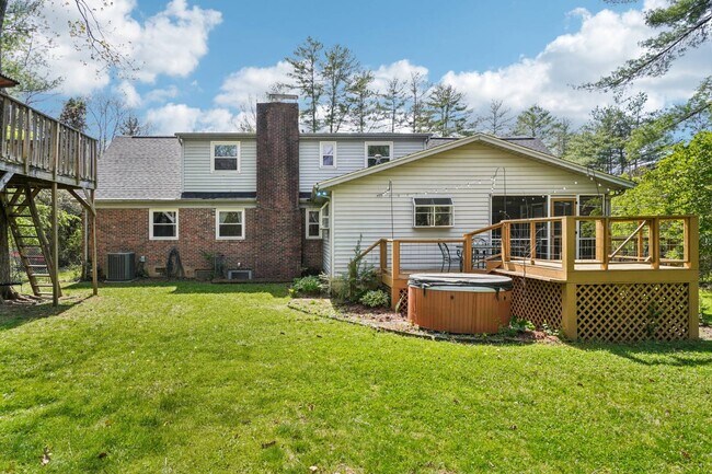 Building Photo - 710 Heatherwood Dr