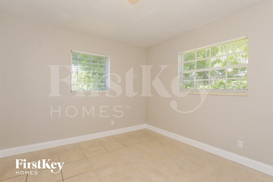 Building Photo - 6487 SW 26th St