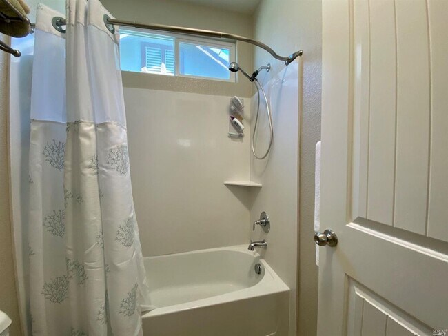 Building Photo - Living in Luxury in a Peaceful Setting