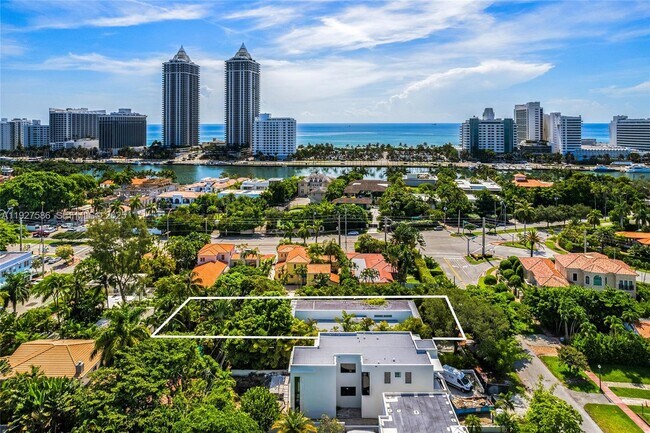 Building Photo - 335 W 46th St