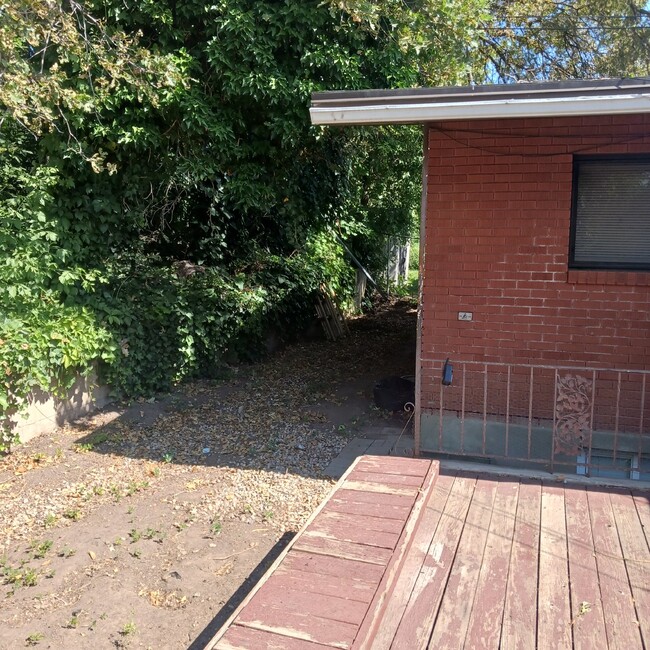 Building Photo - Charming 2-Bedroom Duplex - !! $500 OFF of...