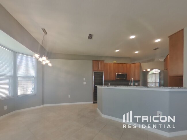Building Photo - 10259 Silverado Cir