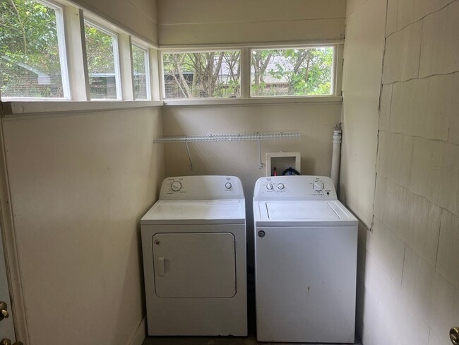 Building Photo - 2 Bed, 1 Bath House