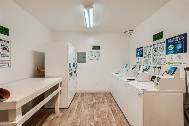 Building Photo - 2650 Broadway