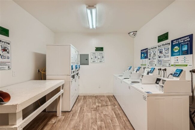 Building Photo - Charming Studio in San Diego