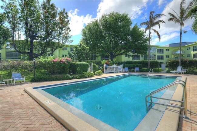 Building Photo - 1100 Ponce De Leon Cir