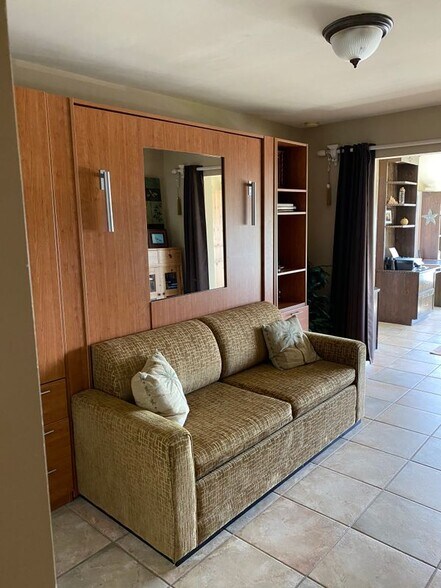 Building Photo - 501 Avenida Del Mar