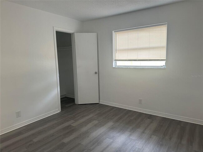 Building Photo - 2075 Plateau Rd