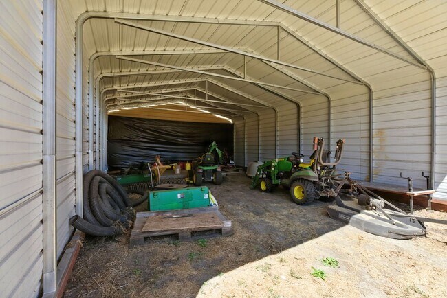Building Photo - $5995 - Ranch-style home with acreage in West Gilroy's quiet countryside
