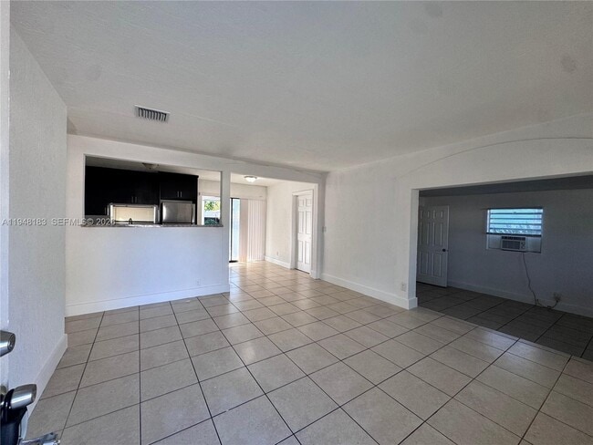 Building Photo - 4851 SW 44th Ave